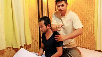 Aromaterapia, massagens tailandesas, reflexologia