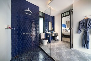 Beachfront 2 Bedroom Villa | Bathroom