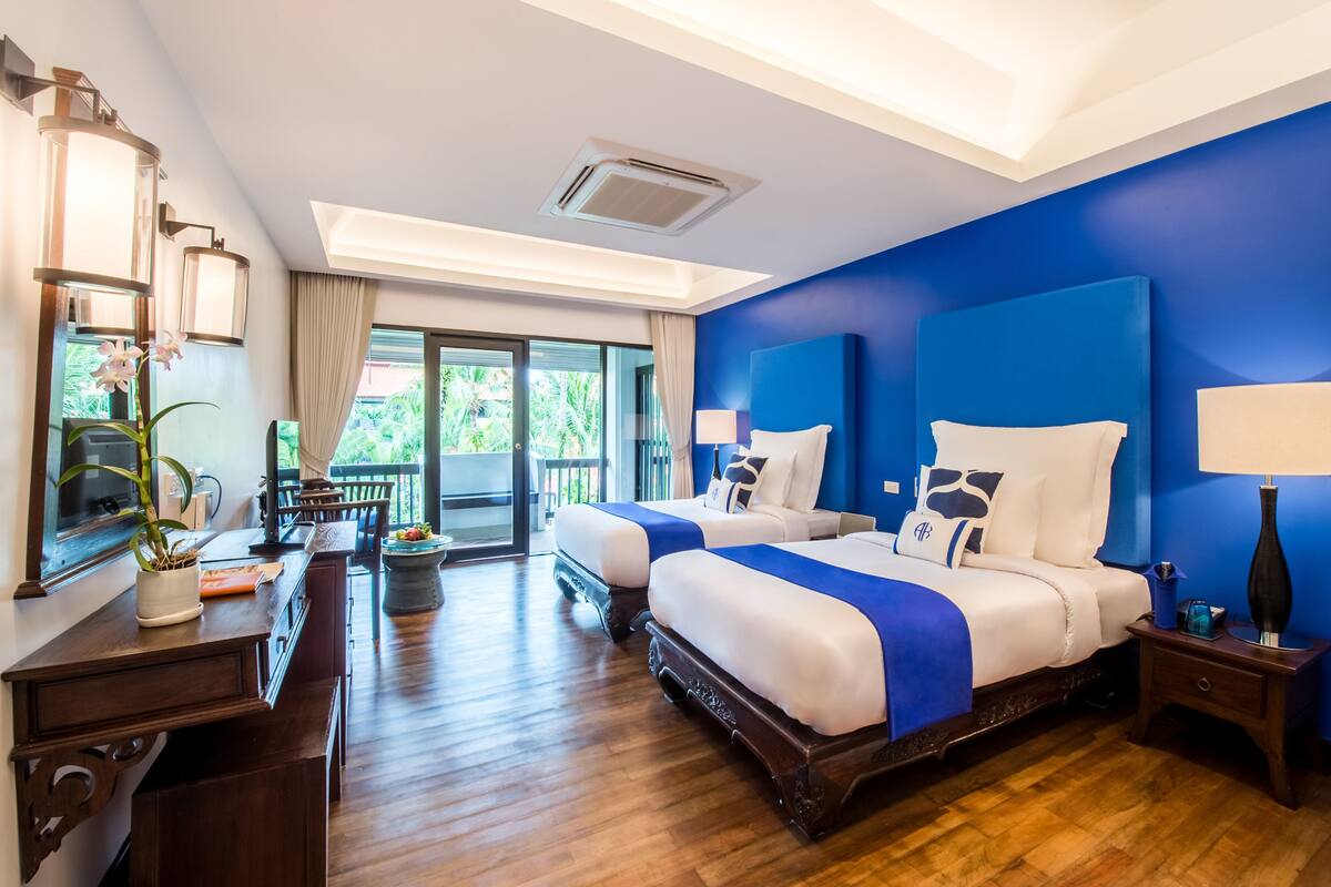 Deluxe Suite  | Minibar, in-room safe, desk, rollaway beds