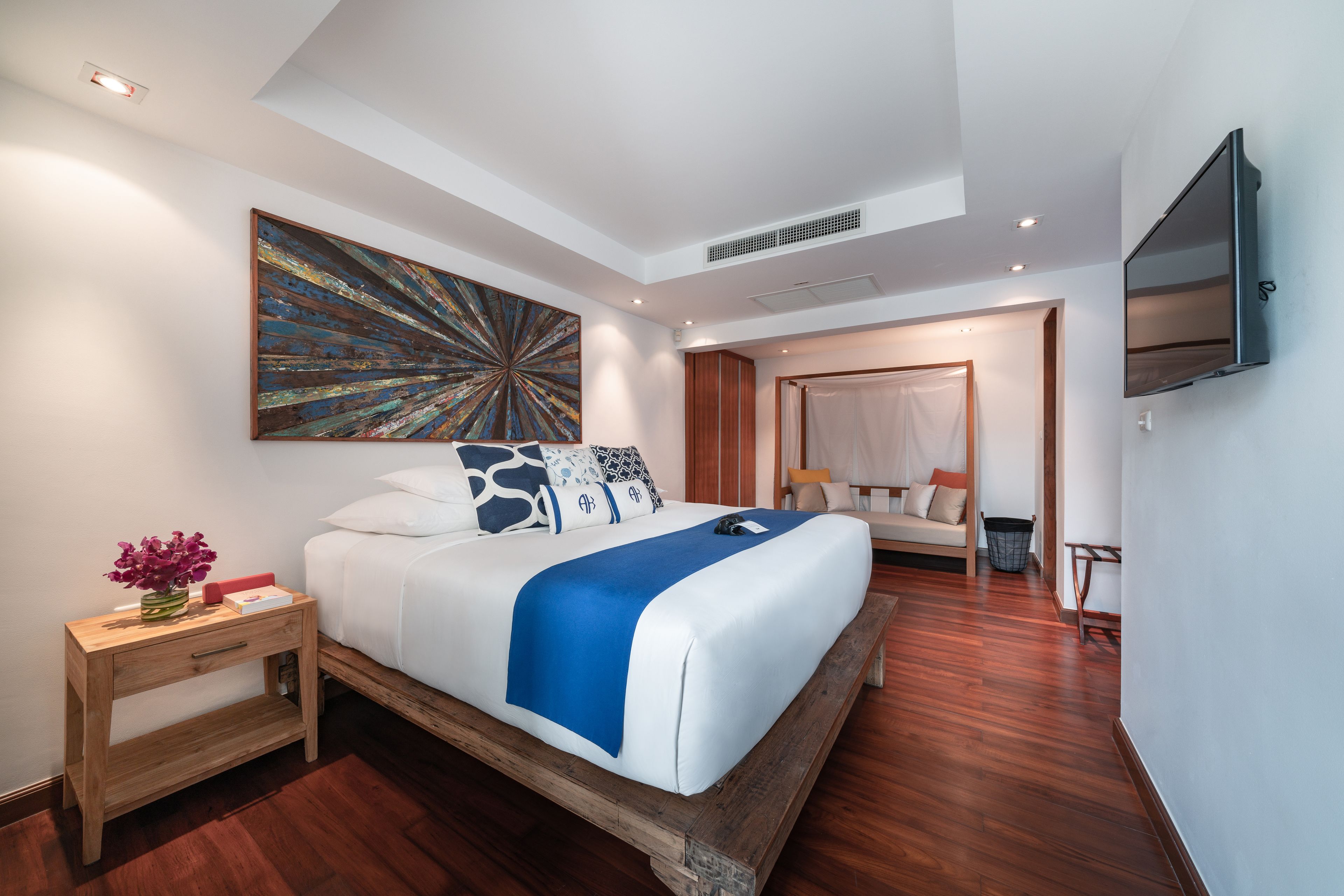 2 Bedroom Villa Bella | Minibar, in-room safe, desk, rollaway beds