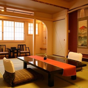 Traditional Room | Peti besi dalam bilik, kalis bunyi, Wi-fi percuma 