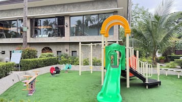 Children’s play area – outdoor