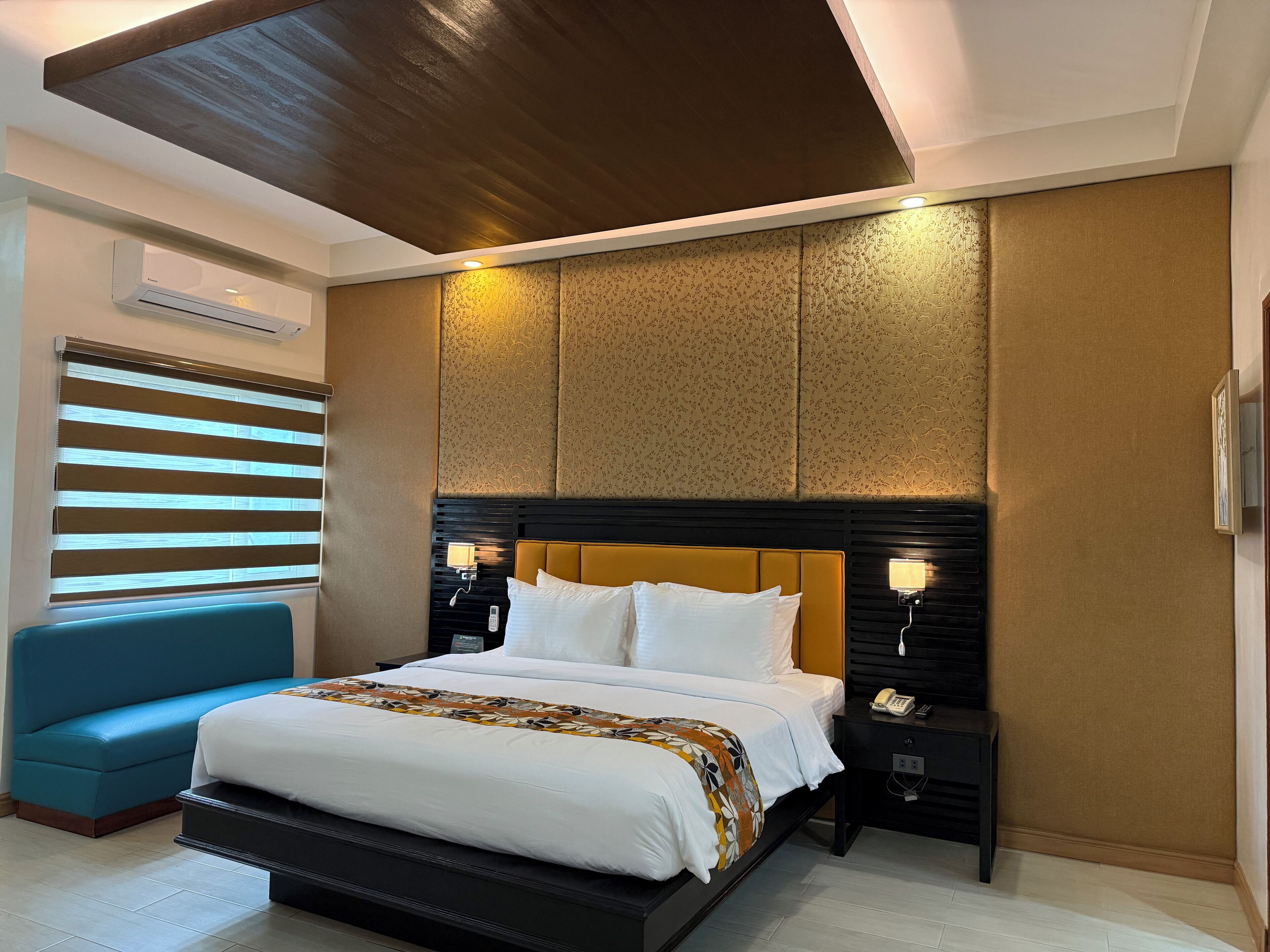 Premium bedding, in-room safe, desk, laptop workspace