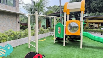Children’s play area – outdoor