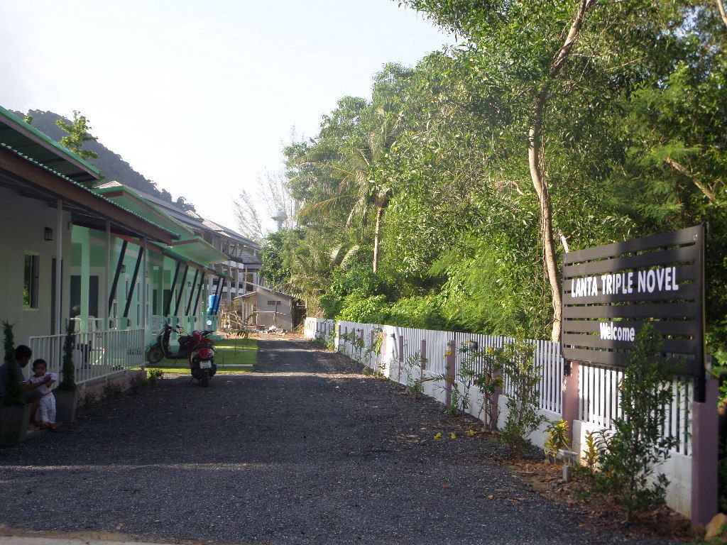 Photo - Lanta Triple Novel