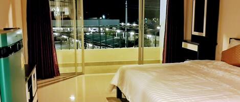 Egyptian cotton sheets, pillowtop beds, desk, blackout drapes