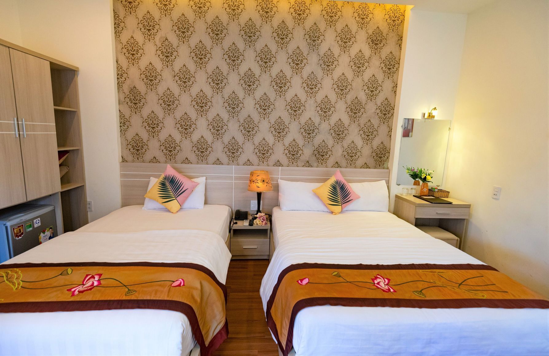 Ropa de cama de alta calidad, minibar y escritorio 