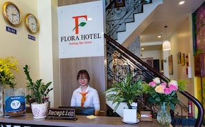 Reception - Flora Hotel Hue (Hue)
