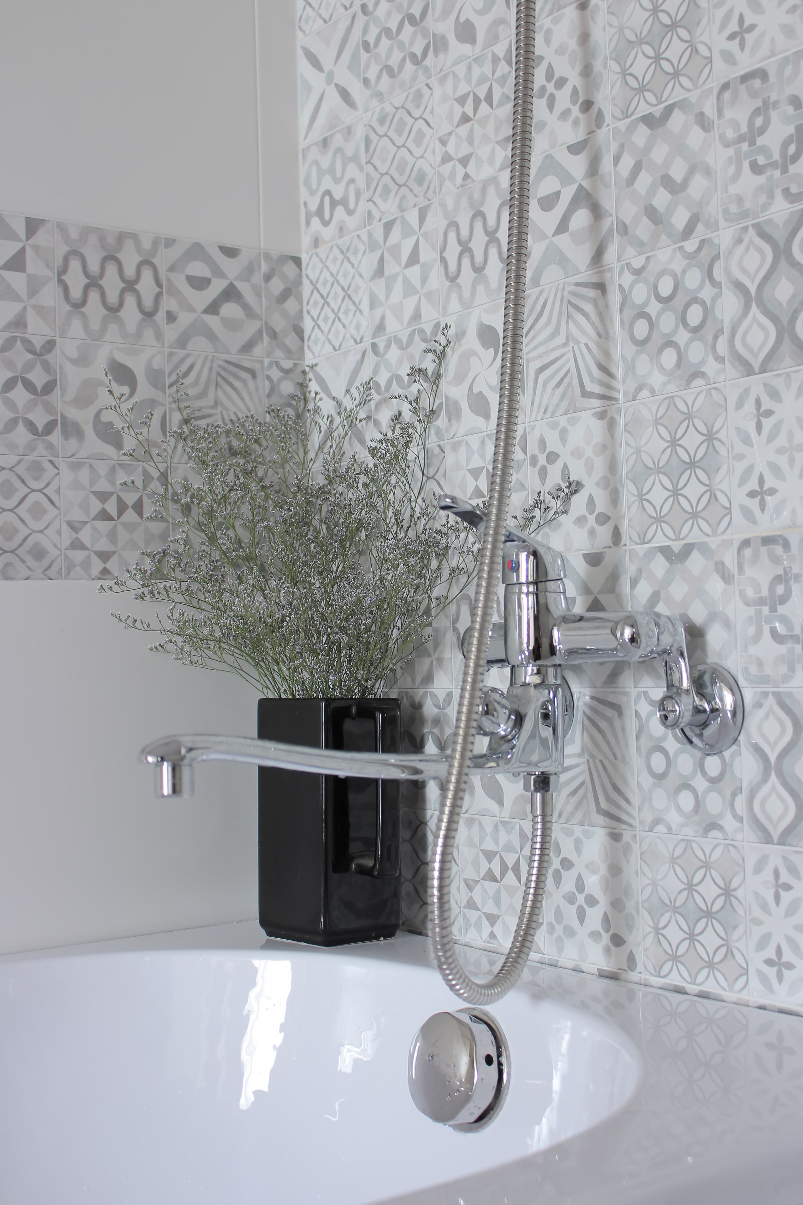 family suite, bathtub, city view | deep-soaking bathtub