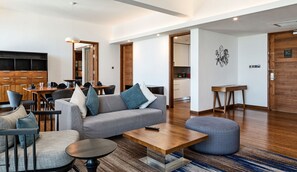 En 42-tommers Flatskjerm-TV med kabel-kanaler samt TV