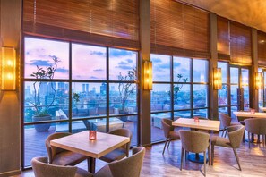 Bar (on property) - Jetwing Colombo Seven (Colombo)