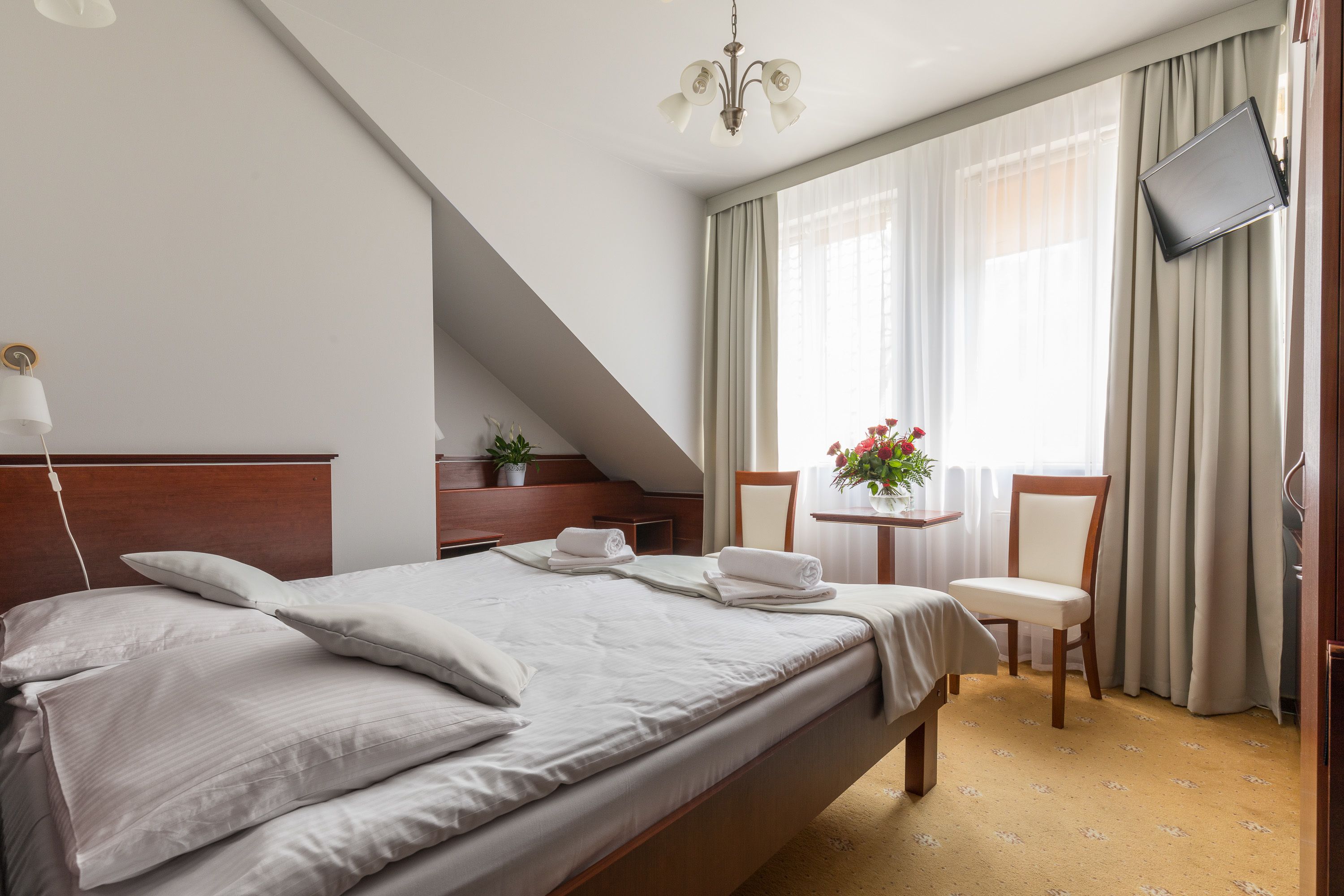 classic double room | premium bedding, in-room safe, desk, iron/ironing board