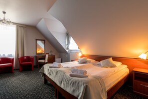 Classic Triple Room | Premium bedding, in-room safe, desk, iron/ironing board - Hotel Skalite (Szczyrk)