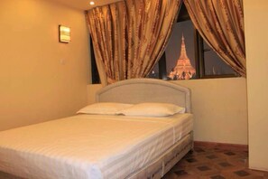 Superior Room | Minibar, desk, free WiFi - New Golden Forward Hotel (Yangon)