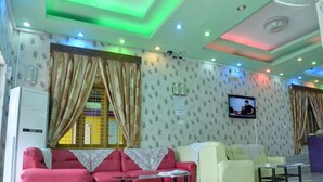 Lobby sitting area - New Golden Forward Hotel (Yangon)