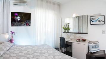 Decoración personalizada, muebles diferentes, escritorio y cunas
