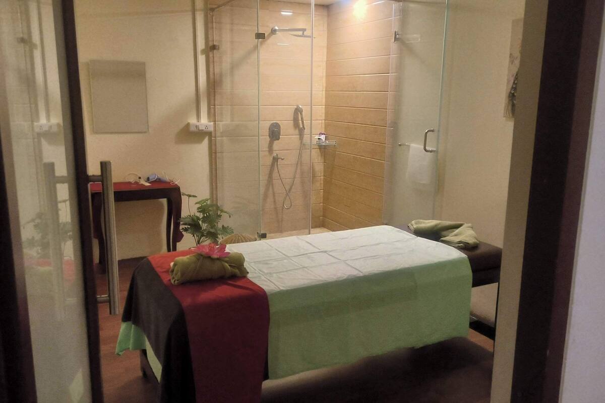 body treatments, aromatherapy, deep-tissue massages, swedish massages