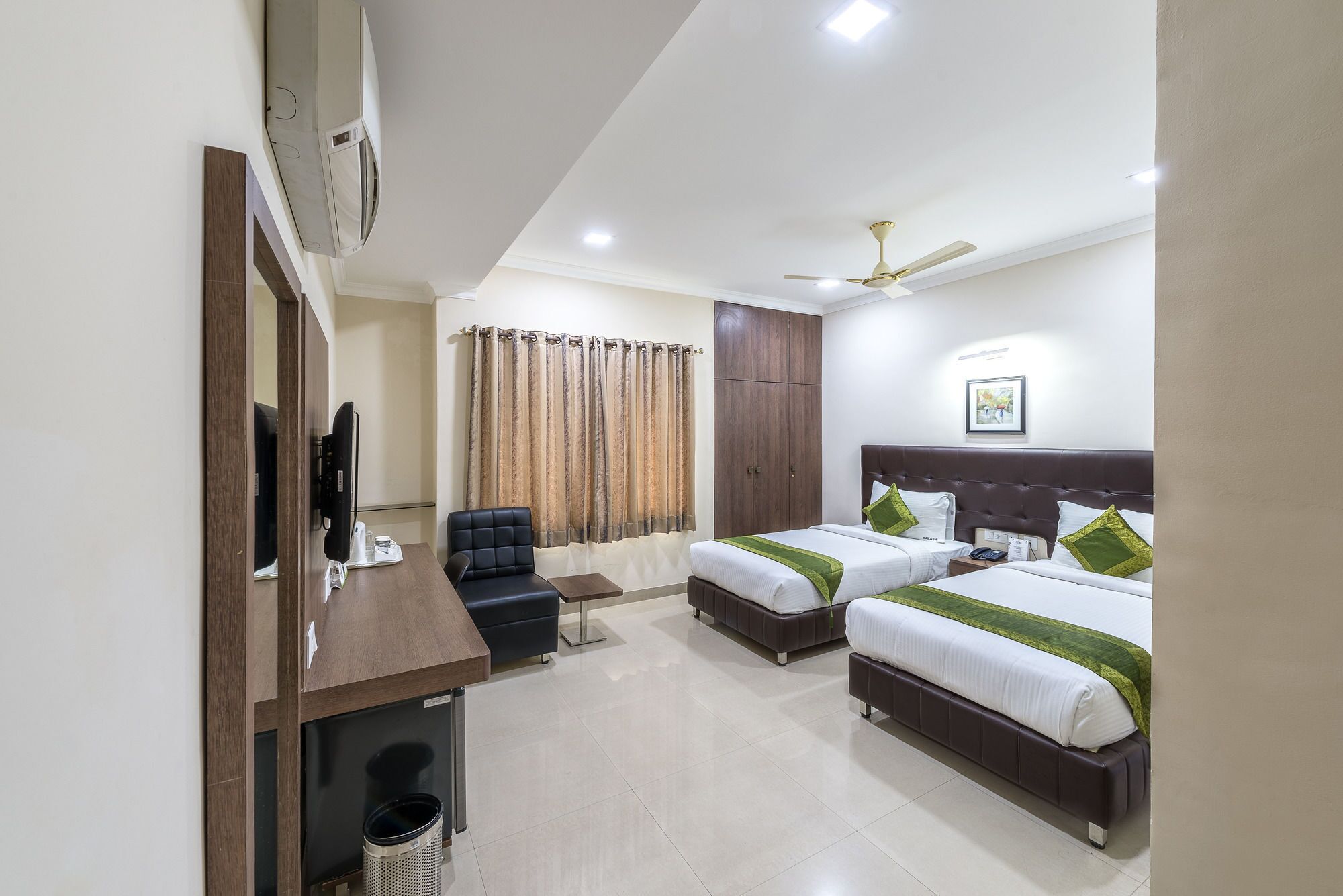 Deluxe Room | In-room safe, desk, iron/ironing board, free WiFi