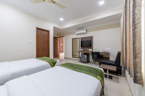 Deluxe Room | In-room safe, desk, iron/ironing board, free WiFi - Treebo Mount Kailash Suites (Chennai)