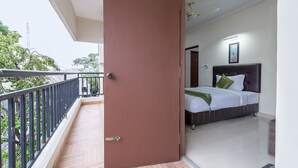 基础客房 | 客房内保险箱、办公桌、熨斗/熨衣板、免费 WiFi