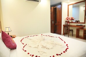 Free minibar items, in-room safe, desk, soundproofing - Lavender Danang Hotel (Da Nang)