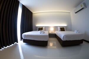 Minibar, escritorio, cortinas blackout y wifi gratis