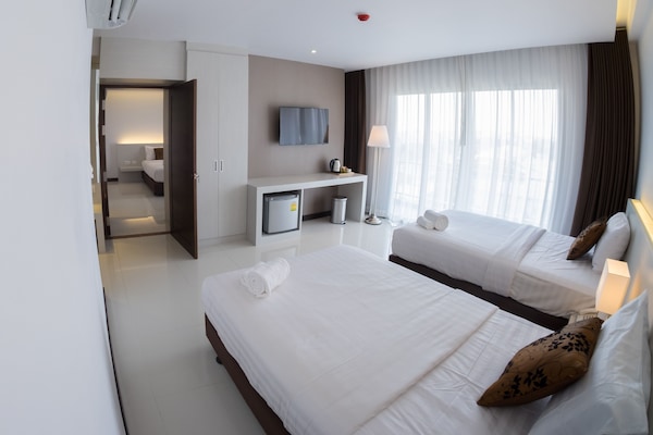 Superior Room | Minibar, desk, blackout drapes, free WiFi