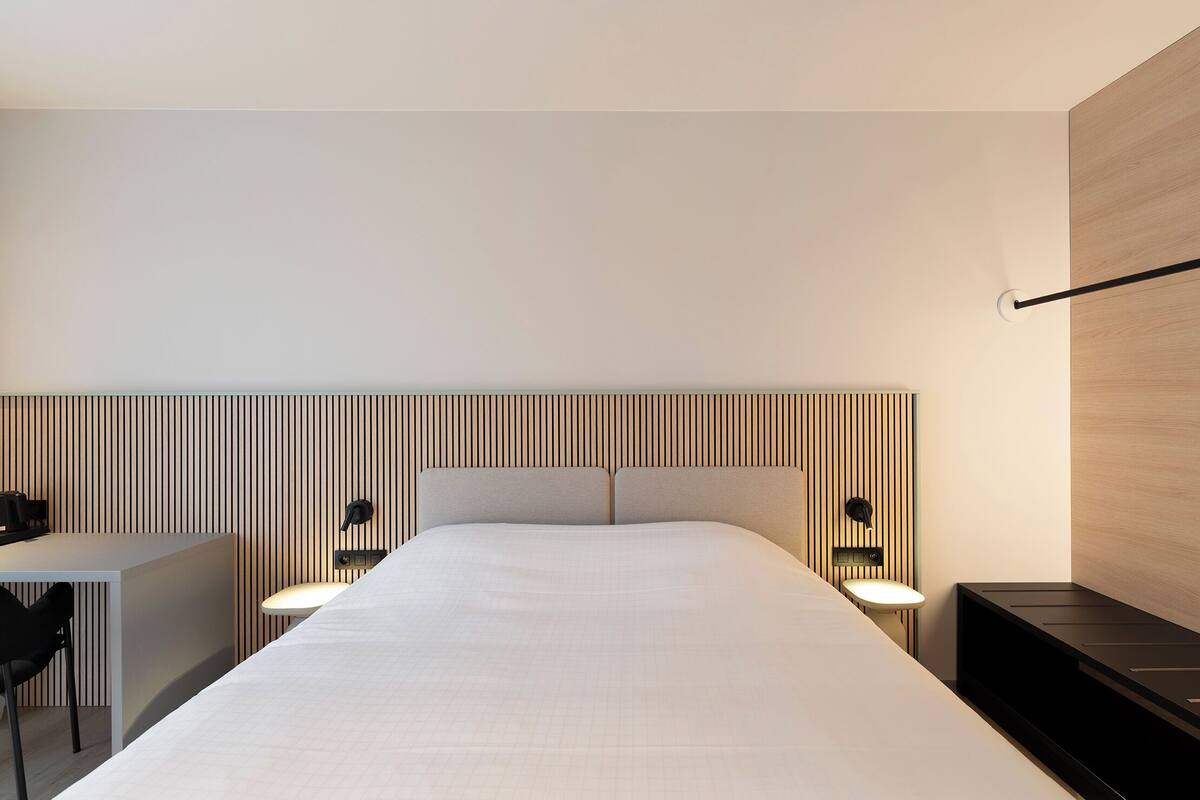 Classic Double Room | Desk, free WiFi, bed sheets