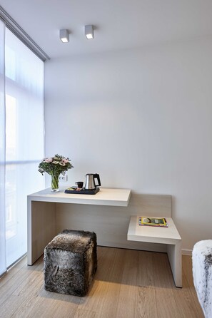 Desk, free WiFi, bed sheets - Parkhotel Izegem (Izegem)