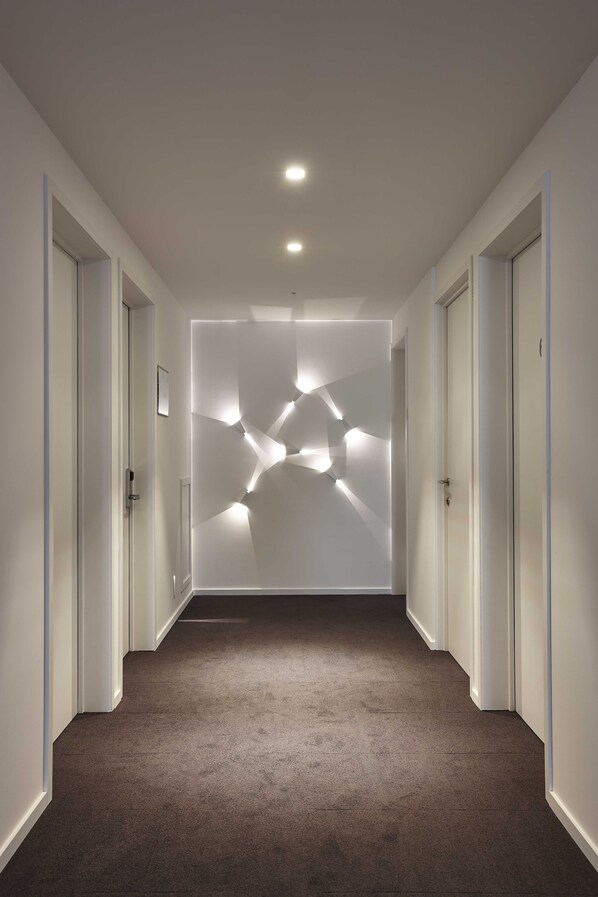 Escritorio, wifi gratis y ropa de cama 