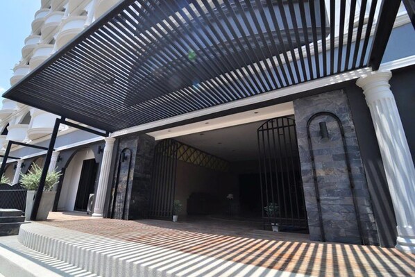 Exterior - Sereno Airport Hotel (Chiang Mai)