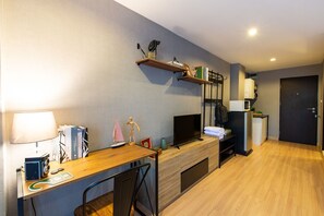 Flat-screen TV - Sereno Airport Hotel (Chiang Mai)