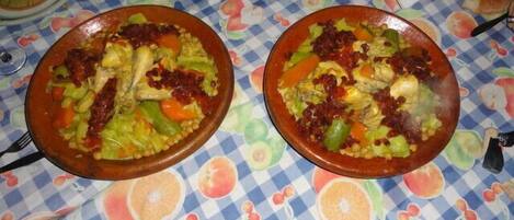 Frühstück, Mittagessen, marrokanische Küche, Speisen im Freien