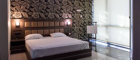 Premium kamer, 3 slaapkamers, privézwembad, tuin | Luxe beddengoed, Select Comfort-bedden, een minibar