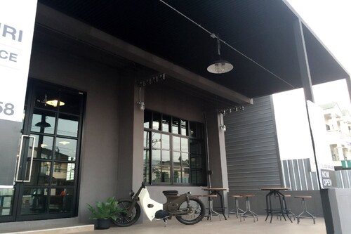 Rider Bedroom Hostel & Cafe