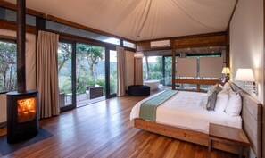 Tenda Luxury, vista fiume | 1 camera, biancheria da letto di alta qualità