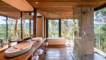 Luxury Tent, River View | Bathroom sink