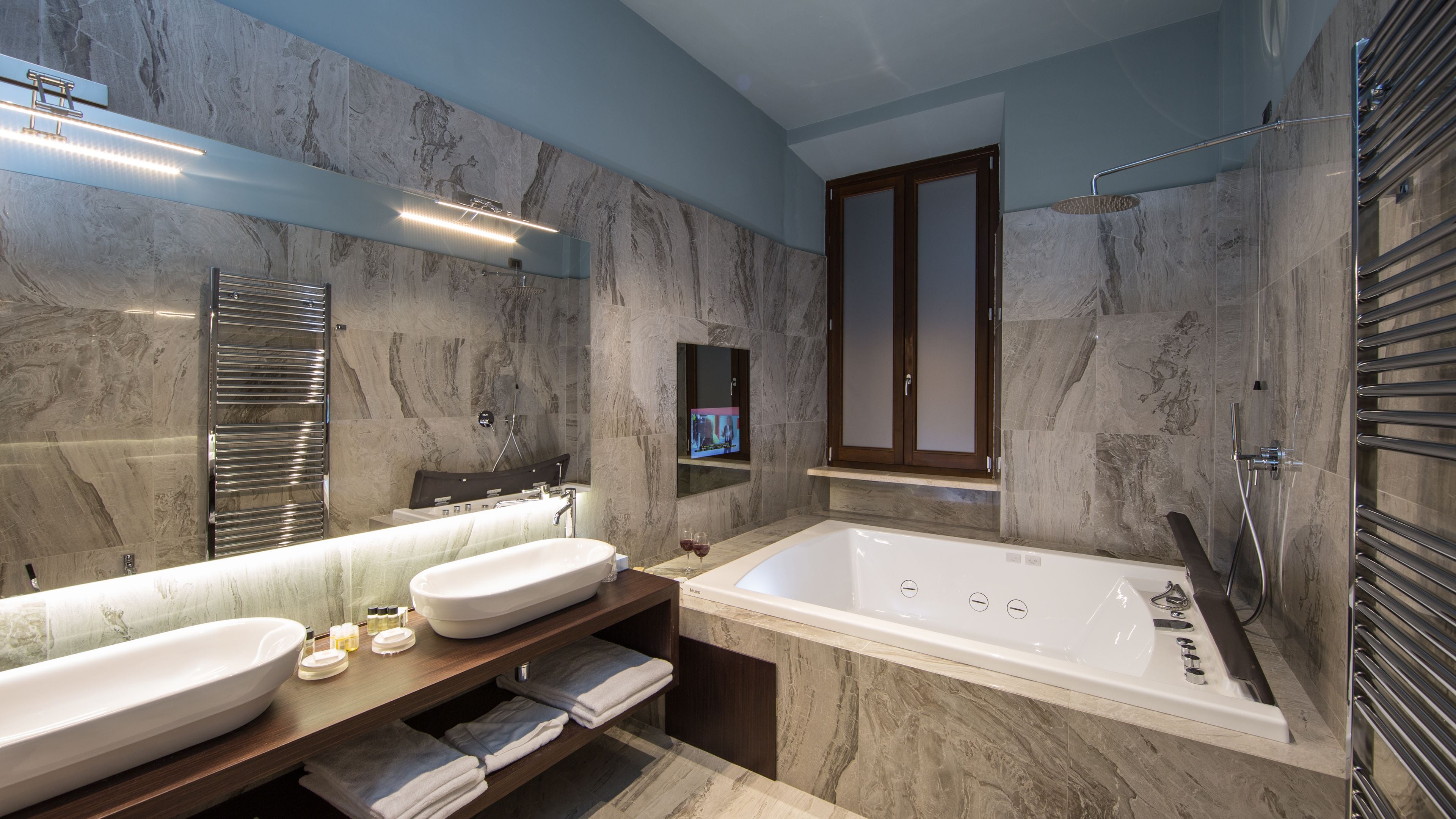presidential suite, terrace | bathroom | free toiletries, hair dryer, towels