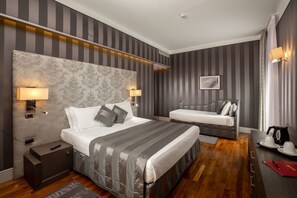 Premium bedding, minibar, in-room safe, desk - Monti Palace Hotel (Rome)