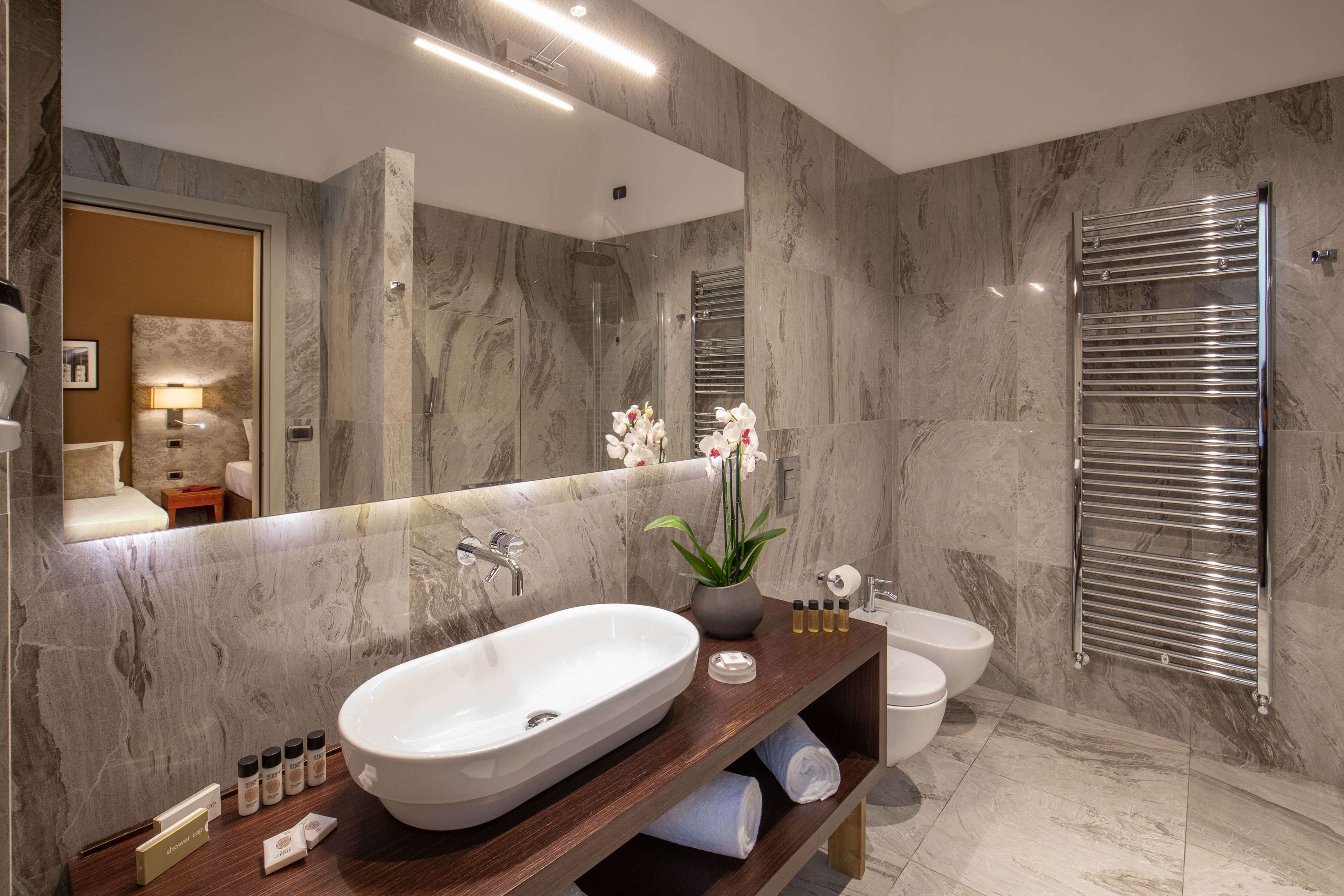 quadruple room (prestige) | bathroom | free toiletries, hair dryer, towels