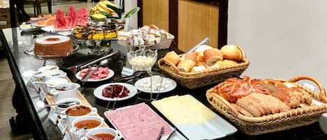 Colazione a buffet inclusa, servita tutte le mattine