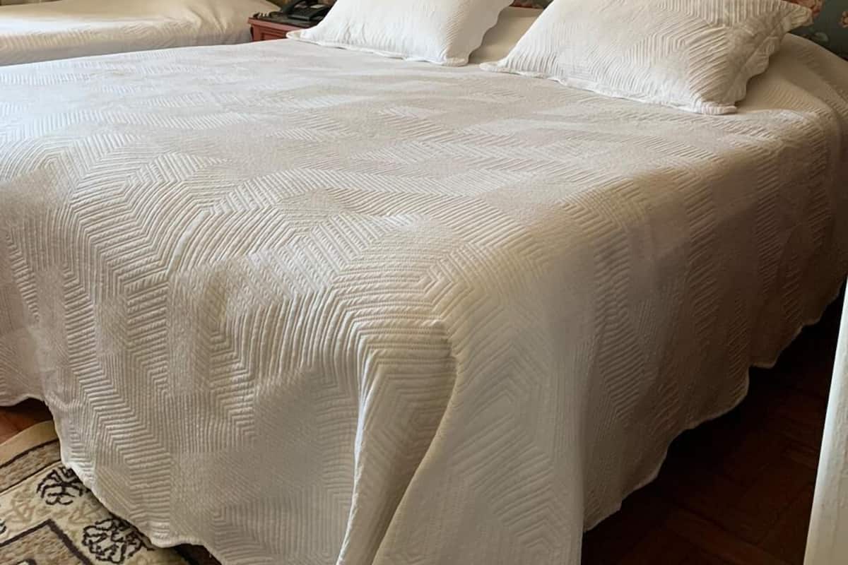 Chambre Double Exécutive | Décoration personnalisée, bureau, rideaux occultants, Wi-Fi gratuit