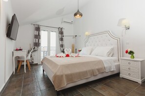 Studiosuite – junior, 1 kingsize-seng, strandutsikt, ved havkanten | Lydisolert, strykejern/-brett, wi-fi (inkludert) og sengetøy