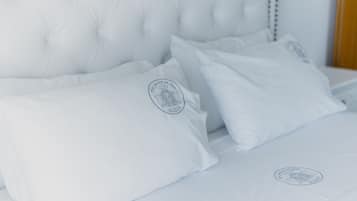 Honeymoon Suite, 1 King Bed with Sofa bed, Sea View, Sea Facing | Soundproofing, iron/ironing board, free WiFi, bed sheets