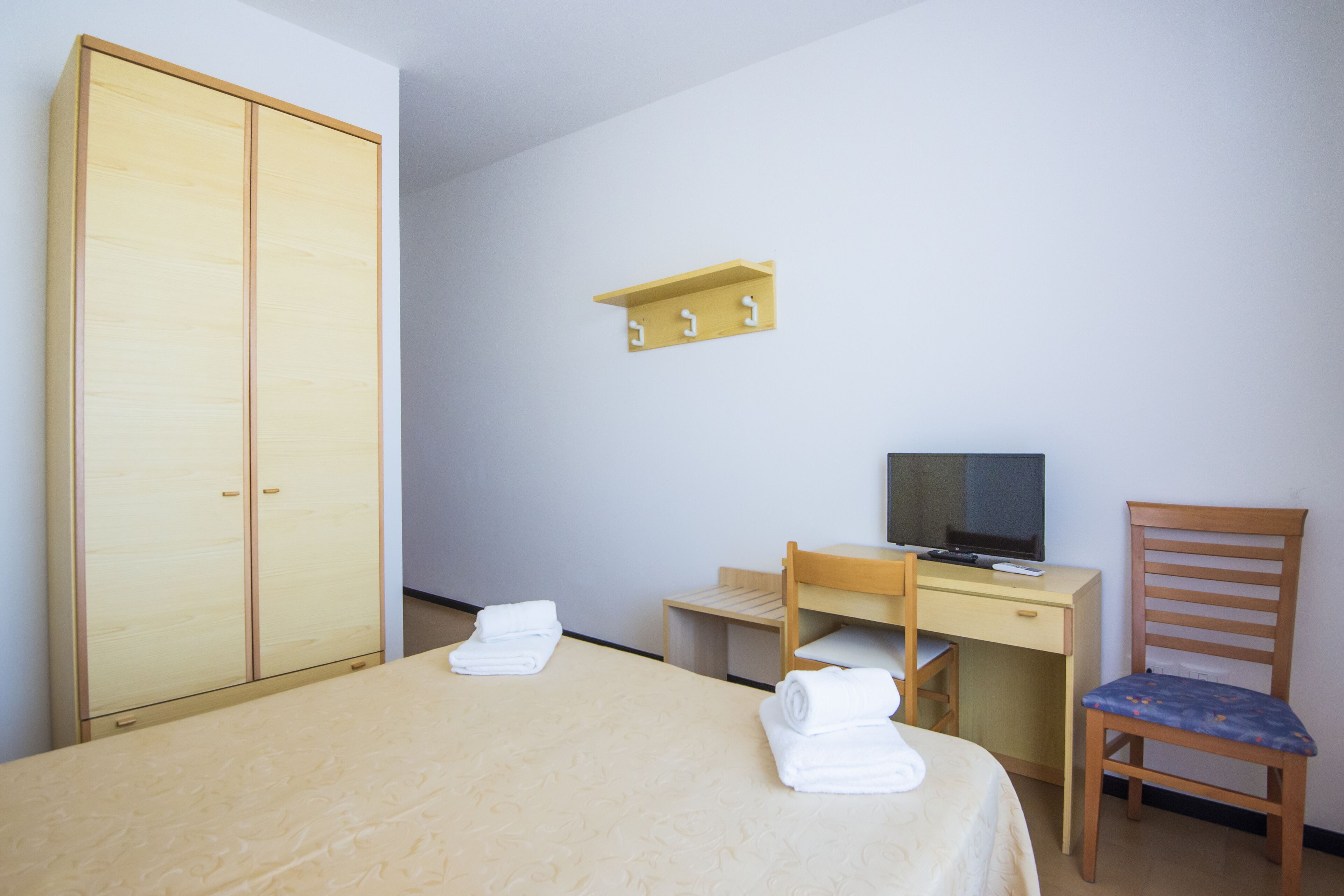 triple room | 1 bedroom, in-room safe, desk, free cots/infant beds