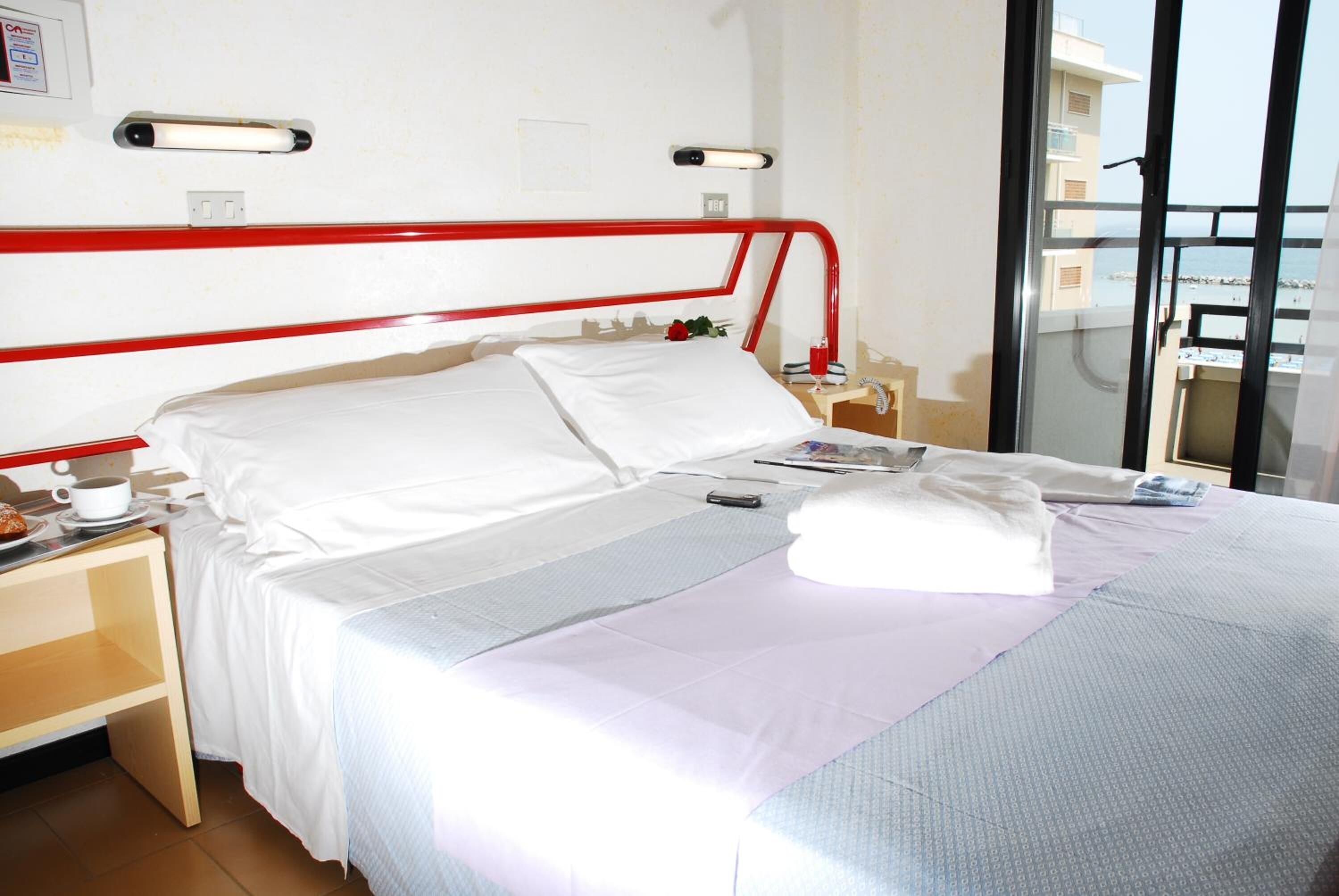 1 bedroom, in-room safe, desk, free cots/infant beds