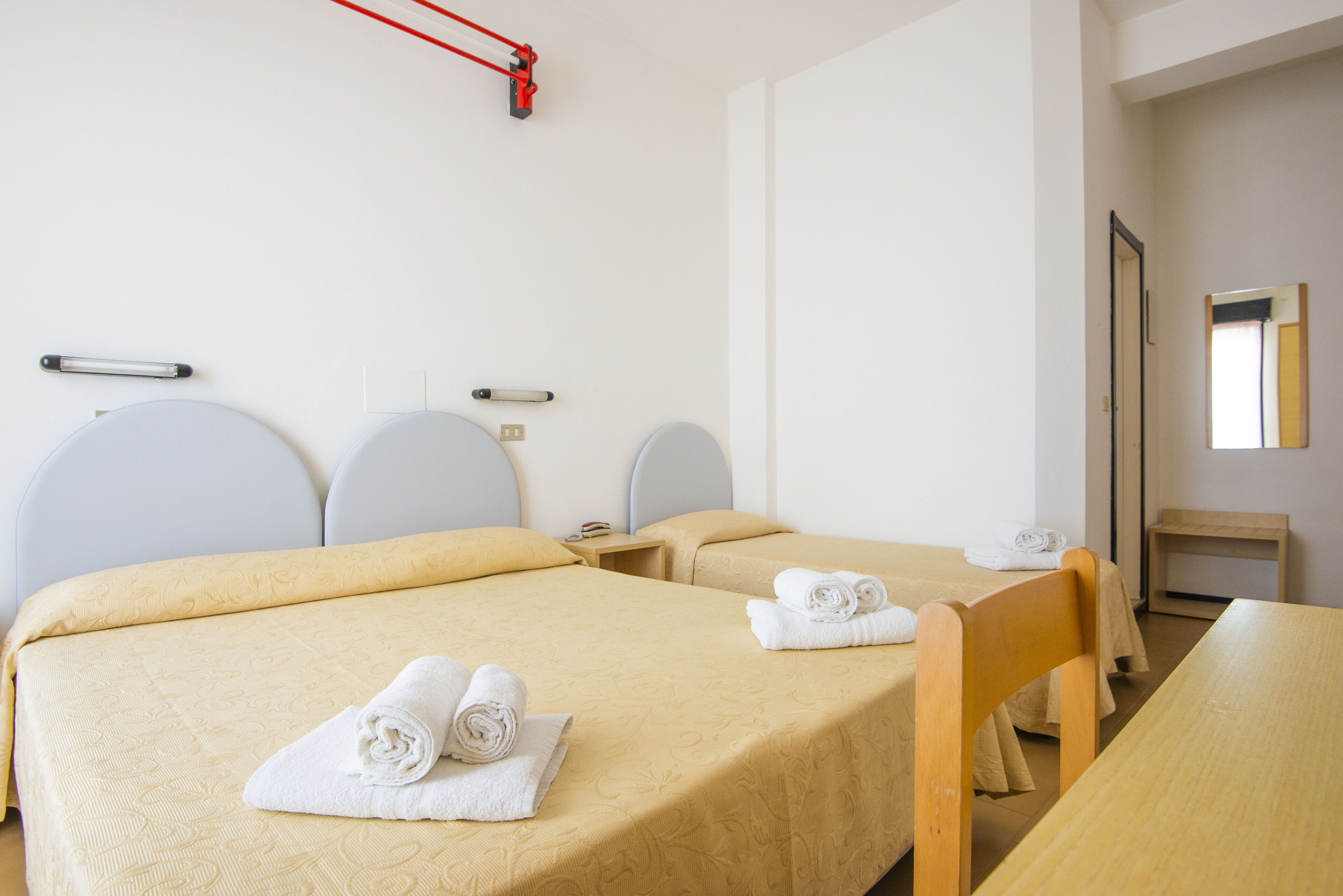 quadruple room | 1 bedroom, in-room safe, desk, free cots/infant beds