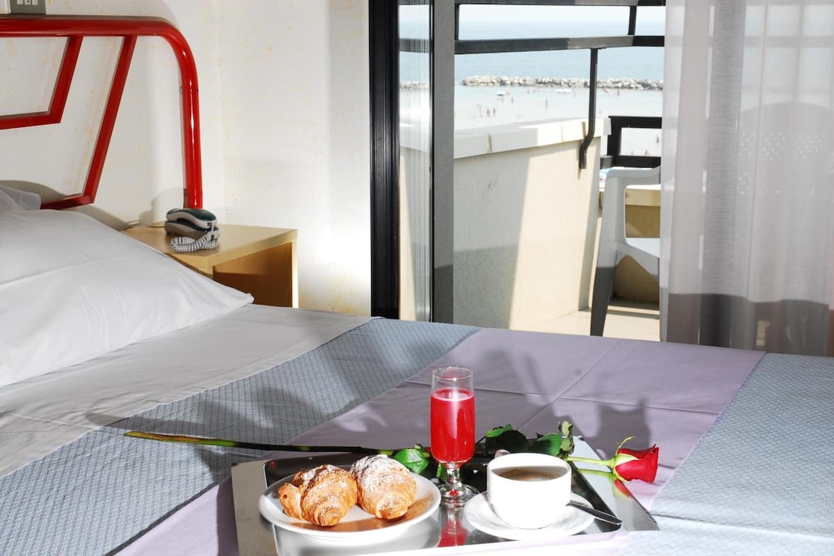 1 bedroom, in-room safe, desk, free cots/infant beds