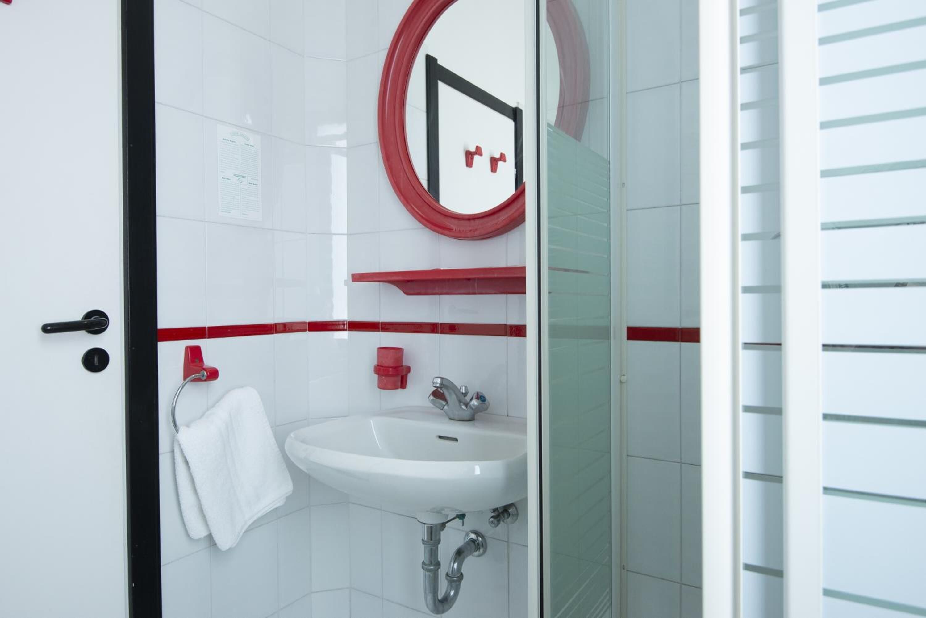 shower, free toiletries, hair dryer, bidet