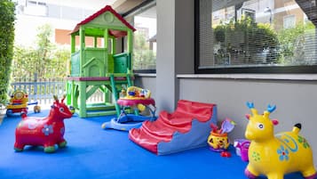 Außen-Kinderspielplatz